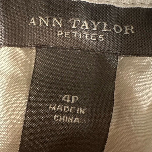 Ann Taylor Embroidered White Skirt size 4 petite - Picture 3 of 5